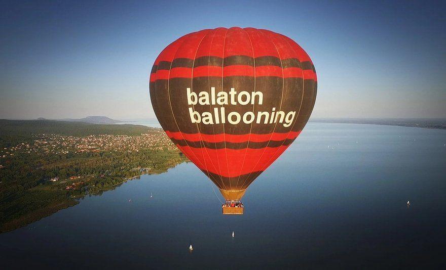 Hőlégballonos élményrepülés a Balatonnál